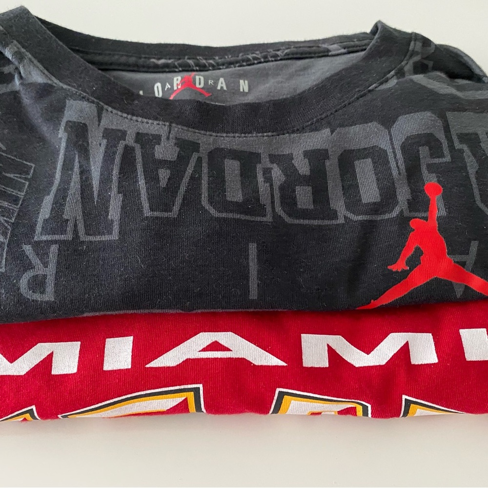 Jordan logo black tee/ red tee SET 🔥
New without tag.